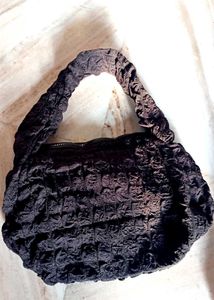 Textured Handbag🖤🆕