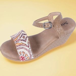 Wedges With Multi-stylin Straps