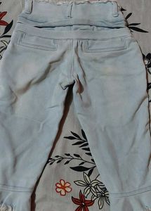 Light Wash Capri Jeans