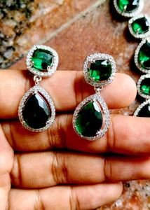 Green Ad Stones Neck Set