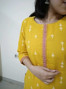 Avaasa Yellow Printed Straight Kurta
