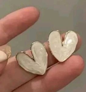women white heart earrings