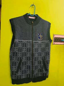 😍Men Half Jacket Size S Grab Now