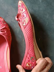 Full Embroidery Jutti
