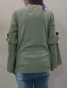 Top With Cute Bow And Loose Sleeves