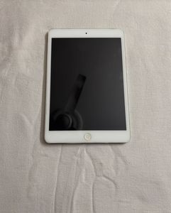 Apple iPad Mini (Excellent Condition)