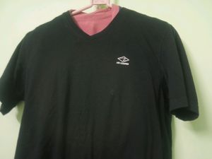 Black T Shirt Of Lee Cooper V Necked Men And Woman