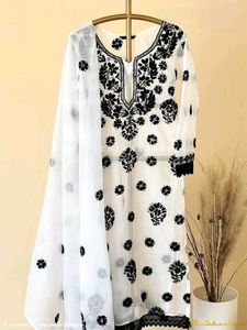Lucknow chikankari