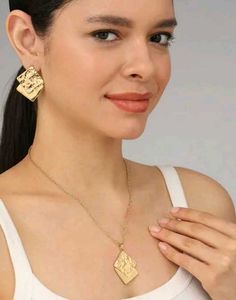Gold-Tone Necklace &amp; Earrings Set