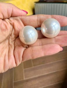 Pearl Stud Earrings (big)