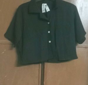 Black Short Sleeve Cropped Top