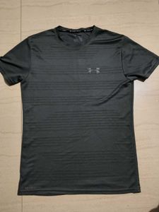 2 UNDER ARMOUR Tshirts