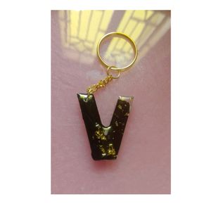 Resin Keychain Letter &#34;V&#34;