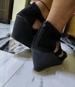 Black Wedges