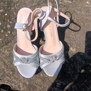 Formal Heel (Size 34)