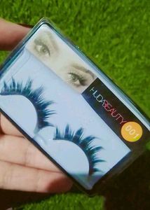 Huda Beauty False Lashes - #001