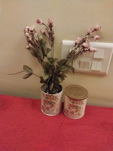 Set of 2 white containers
