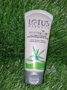 Lotus Whiteglow 3in1 Facewash