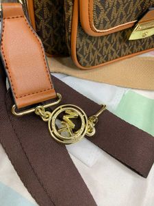 MK BRADSHAW MEDIUMCAMERA CROSS BODY BAG*