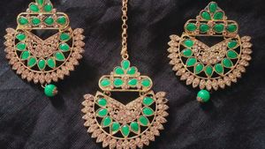 Earings And Mangtika