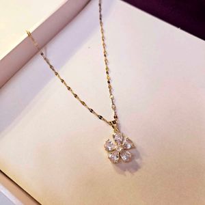 Floral White Diamond Necklace