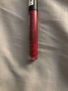Essence 8h Matte Lipstick