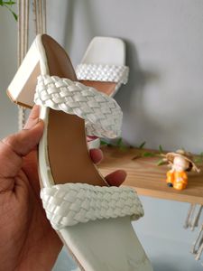 Unused White Stylish Party Wear Sandal