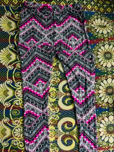 STRETCHABLE LEGGINGS