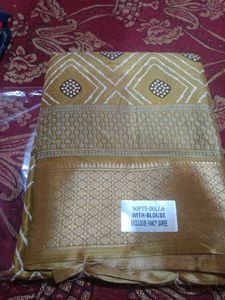 Stylish  Dolla Zari Work Print Saree with Blouse