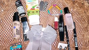 Gift Combo Makeup And Accessories