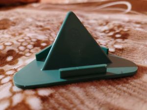 Pyramid Stand Mobile Holder Green