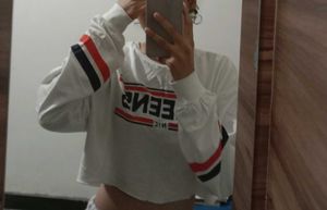 Queens Cropped Sweatshirt