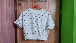 NEW Trendy White Top With Bows