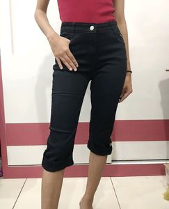 Black Capri Denim Jeans