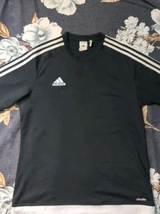 Adidas Tshirt