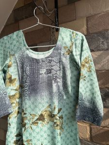 Women&#39;s Winter Suit with Stole