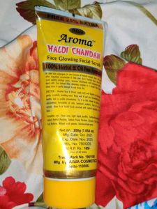 Aroma Haldi Chandan Scrub