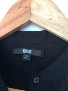 Uniqlo Black Top