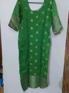Green Coloured Chanderi Kurta With Lining.