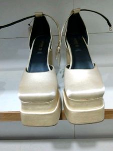 Platform Heels Unused 10/10 Don&#39;t Miss