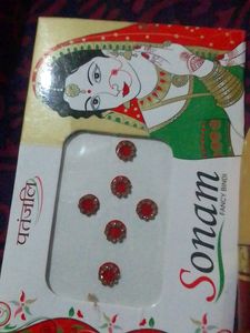 2 Mang Liquid Sindur And 1 Bindi 3 Pis combo