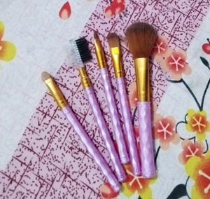 Makeup Brushes And Sponge