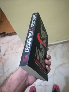 🆕 Shoe Dog Book By Phil Knight Paperbcak