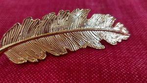 Vintage Gold Tone Feather Hairpin ✨