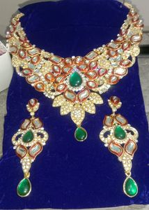 Delicate And Classic Neck Set Piece.