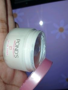 Pond&#39;s Bright Beauty Cream