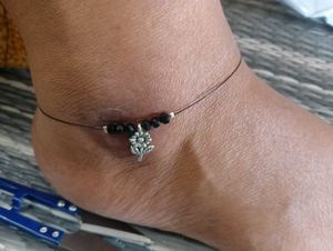 Black Bead Flower Anklet