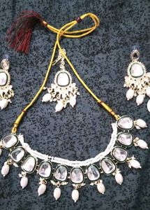 Elegant Jewellery Set With best quality...