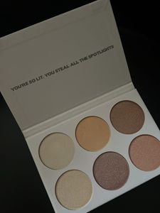 Beautiful Eyeshadow/highlighter Pallet - MR