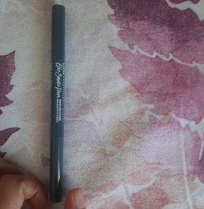 NYX EPIC SMOKE LINER WITH BLENDER